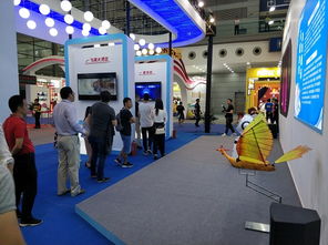 校区 五彩凤凰 亮相中国 深圳 国际文化产业博览交易会